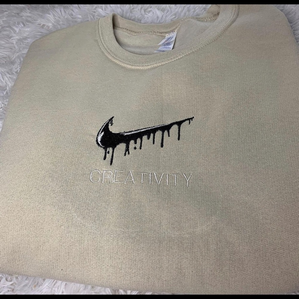 Creativity Nike CREWNECK